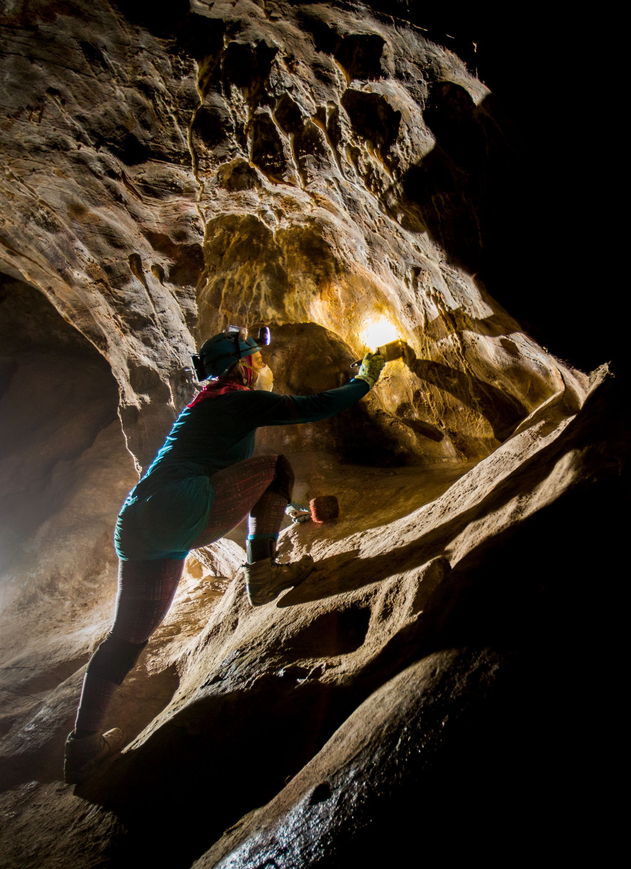 Graffiti clean-up at Peppersauce Cave